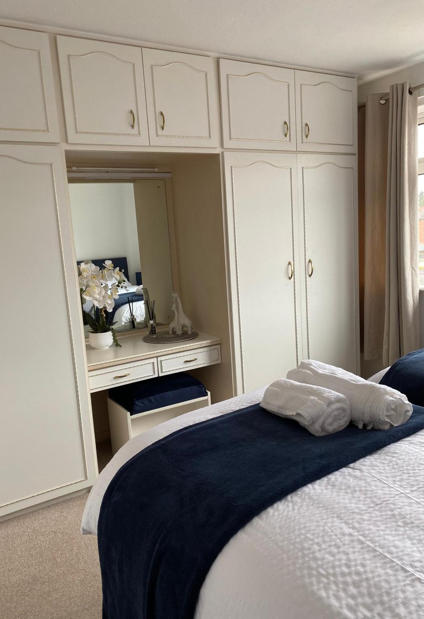 Spacious 2 Bed Village Flat Sleeps 4/6 Appartamento Nottingham