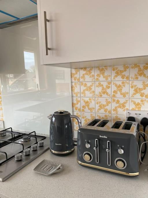 Spacious 2 Bed Village Flat Sleeps 4/6 Appartamento