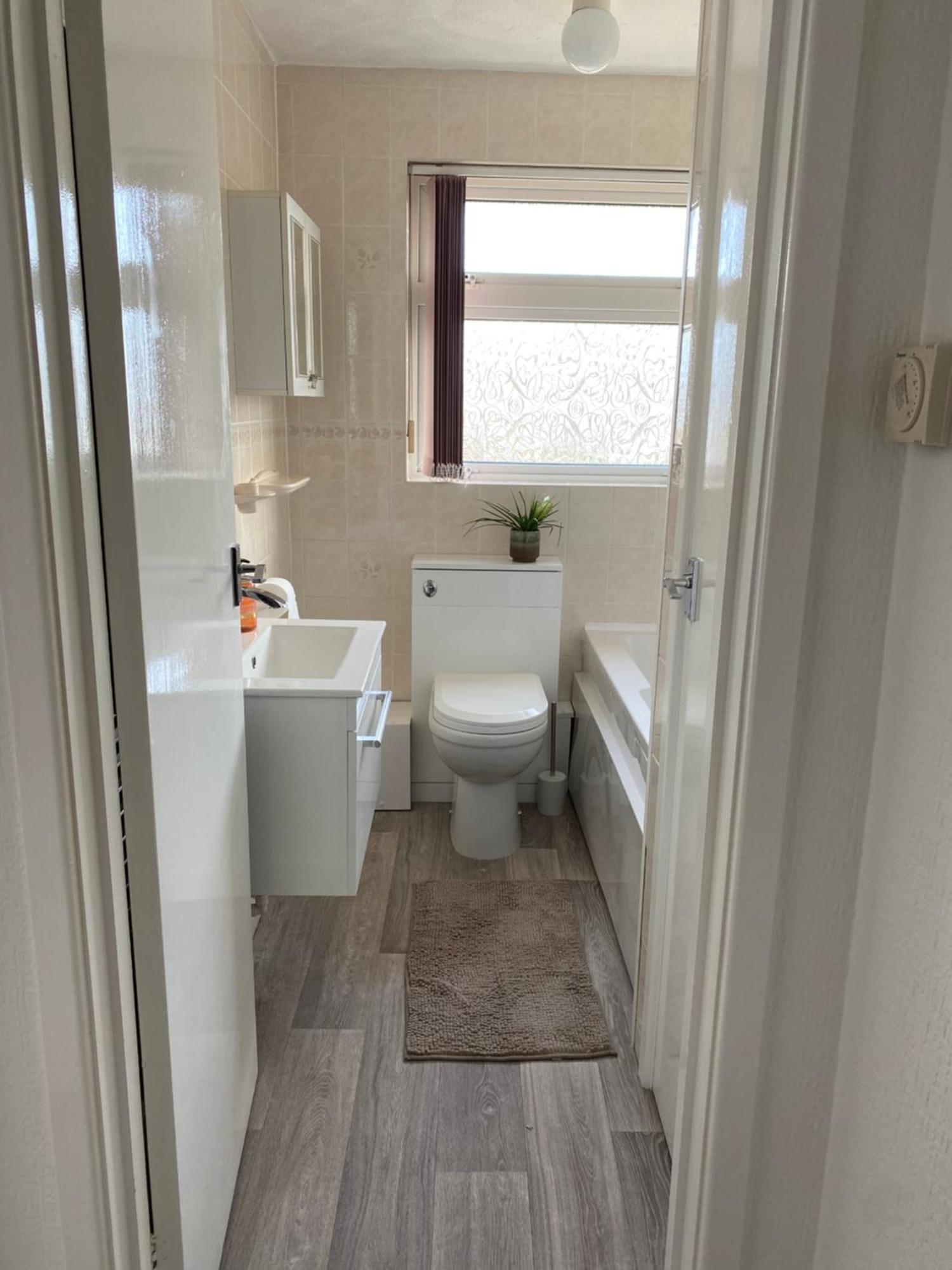 Spacious 2 Bed Village Flat Sleeps 4/6 Appartamento *